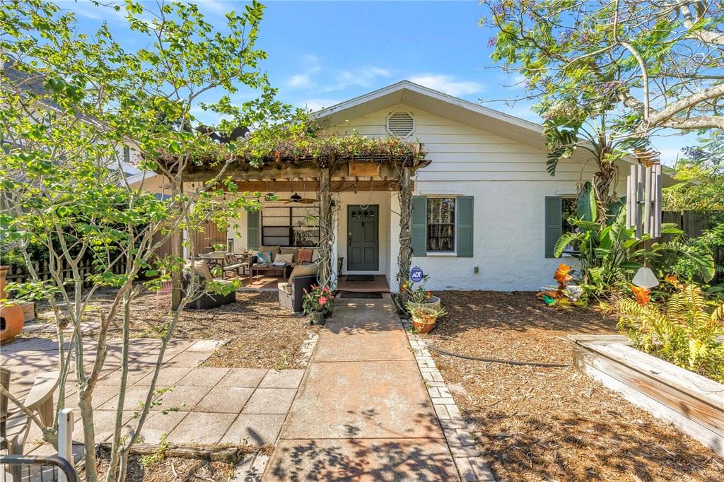216 16TH AVENUE SE ST PETERSBURG, FL 33701
