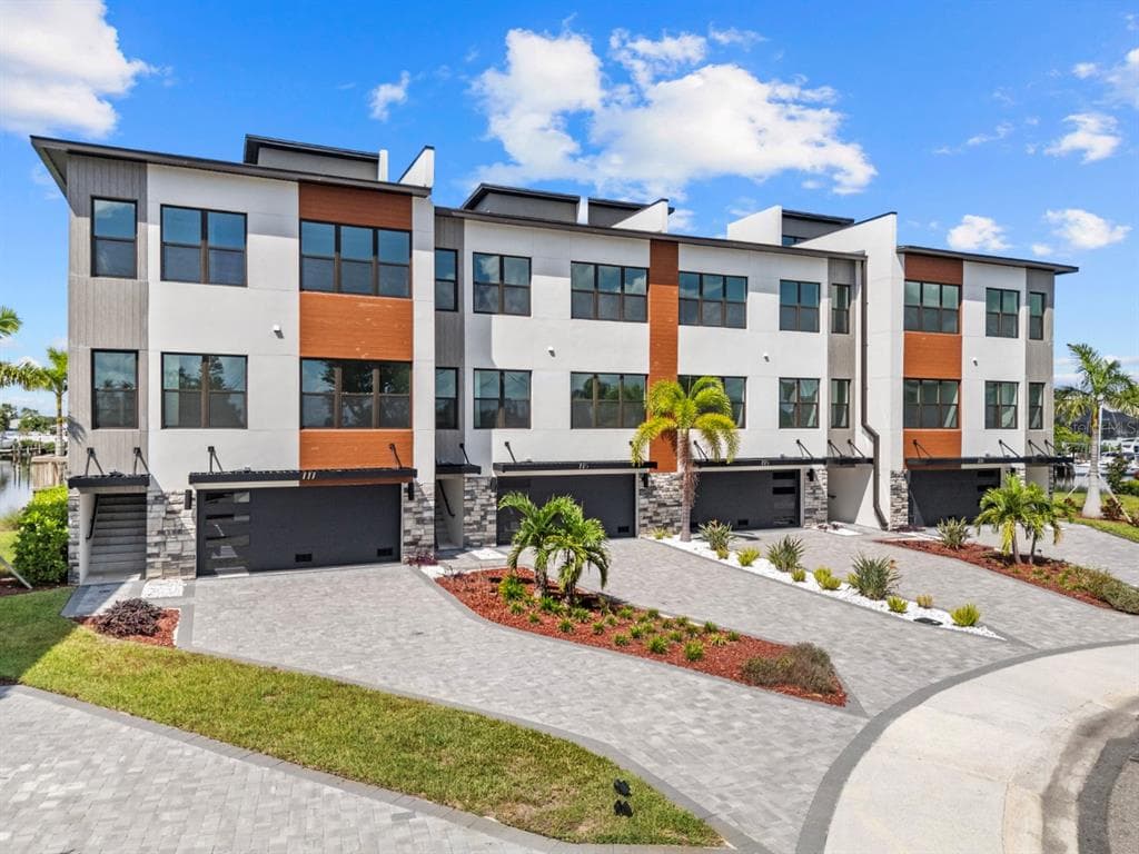 774 GRAN KAYMEN WAY APOLLO BEACH, FL 33572