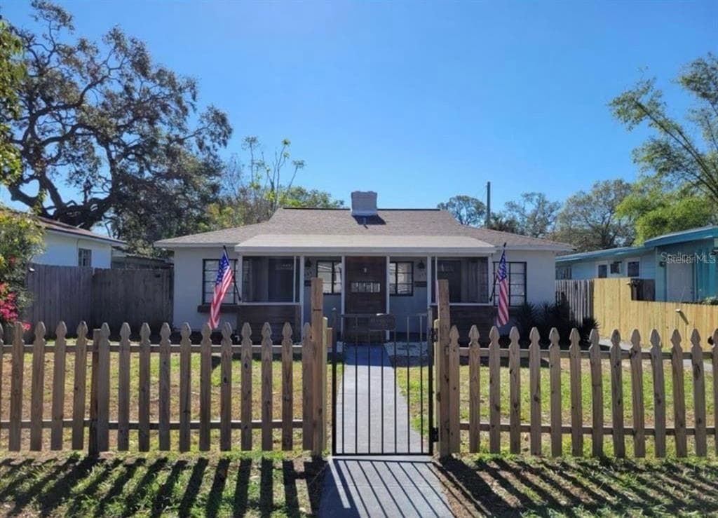 330 20TH AVENUE S UNIT UPPER ST PETERSBURG, FL 33705