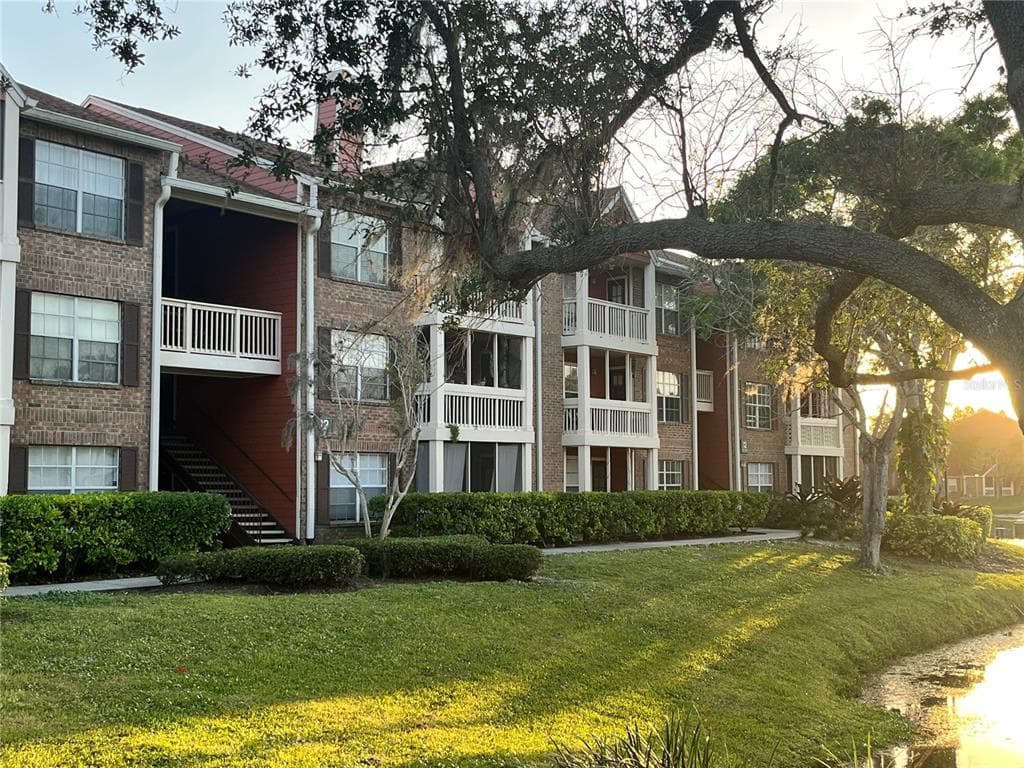 10200 GANDY BOULEVARD N UNIT 1229