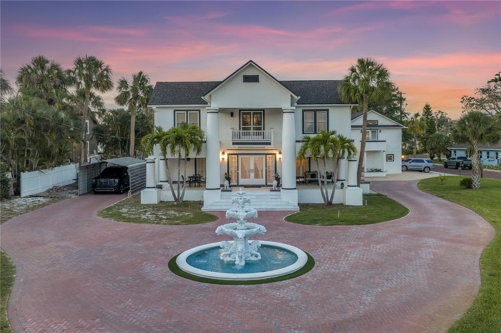 208 N SPRING BOULEVARD TARPON SPRINGS, FL 34689