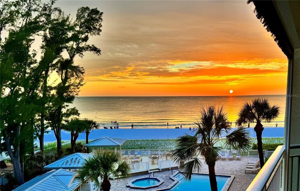 2504 GULF BOULEVARD UNIT 304 INDIAN ROCKS BEACH, FL 33785
