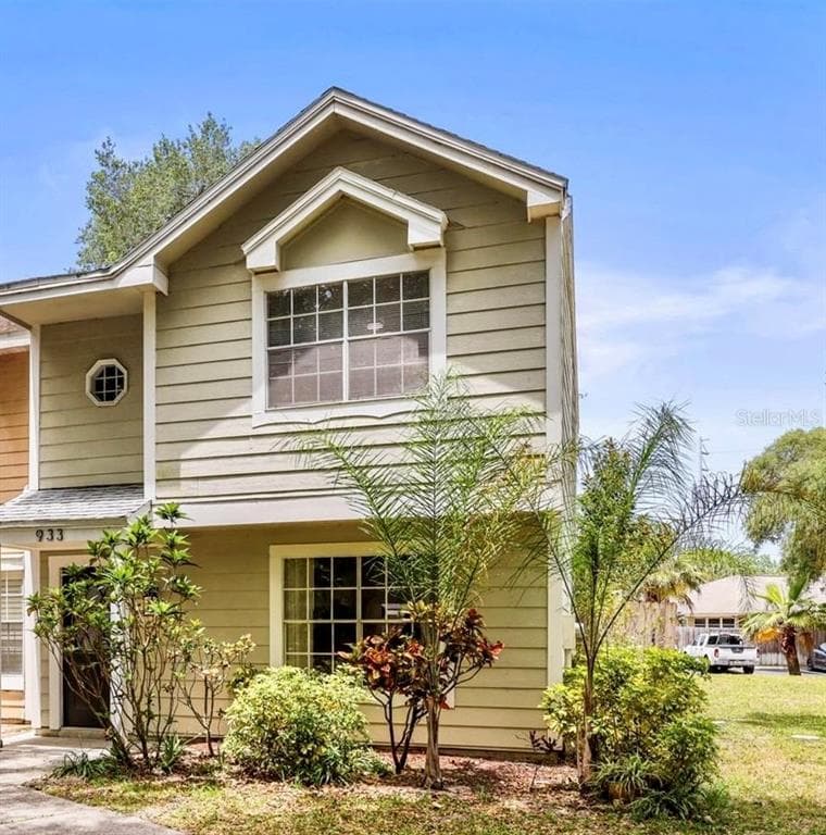 933 HAMILTON COURT PALM HARBOR, FL 34683