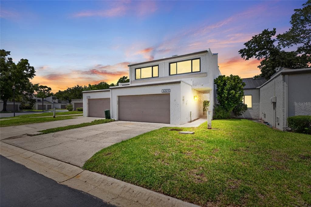 4203 FAIRWAY RUN TAMPA, FL 33618