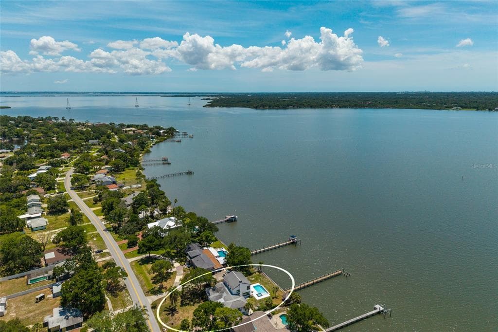 412 SHORE DRIVE E OLDSMAR, FL 34677