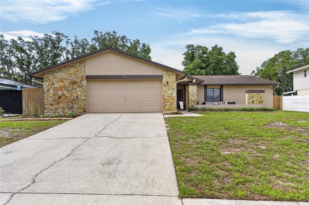 703 ISLETON DRIVE BRANDON, FL 33511