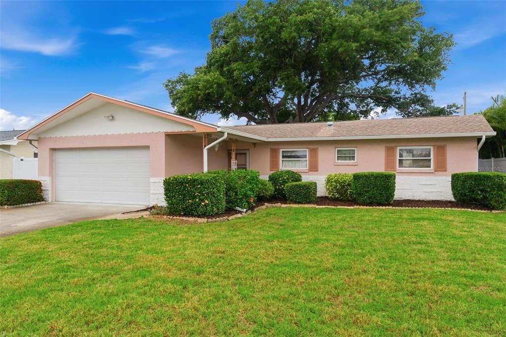 8566 108TH WAY SEMINOLE, FL 33772