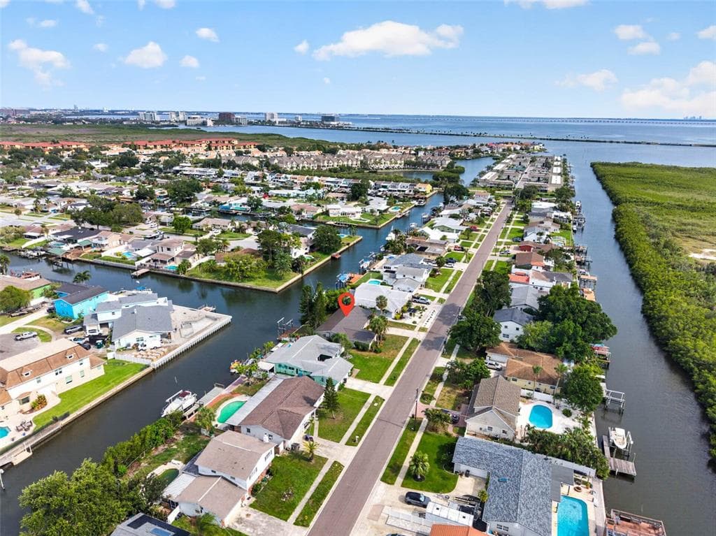 4623 BAY CREST DRIVE TAMPA, FL 33615
