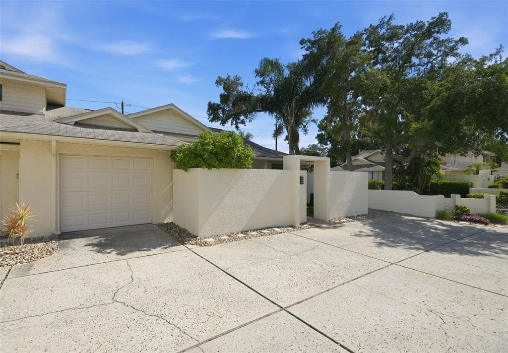 124 COLONY SOUTH DRIVE