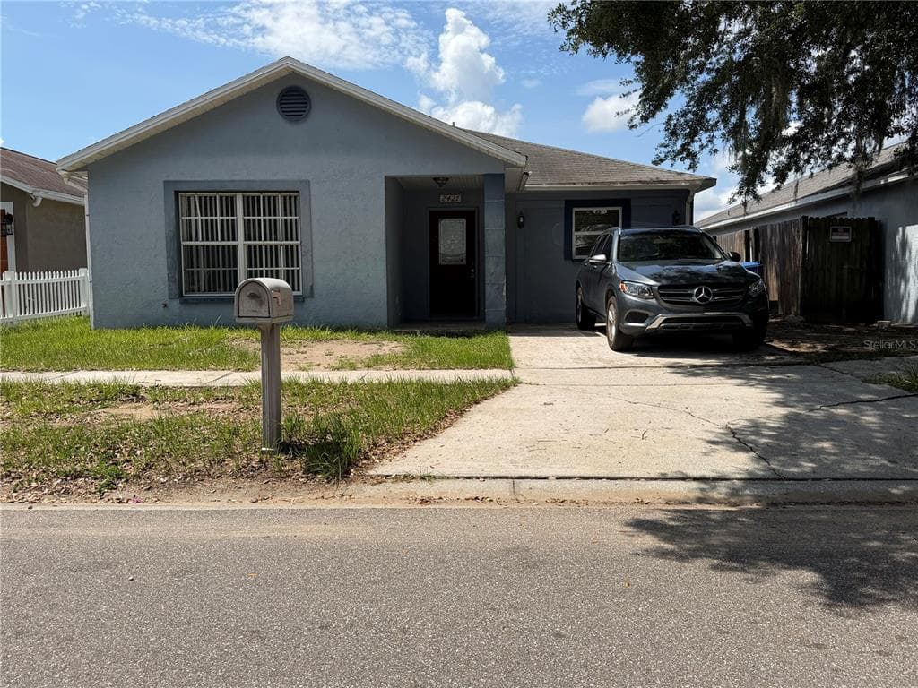2427 CAMDEN OAKS PLACE