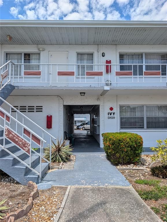 5850 18TH STREET N UNIT 7 ST PETERSBURG, FL 33714