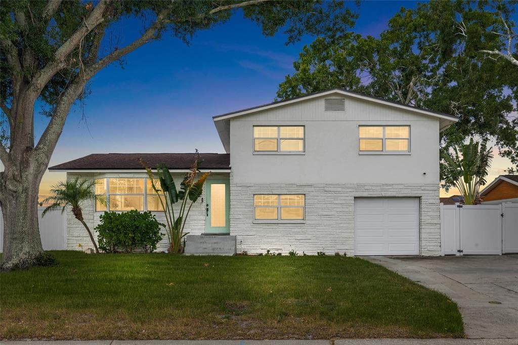 10716 DONBRESE AVENUE TAMPA, FL 33615