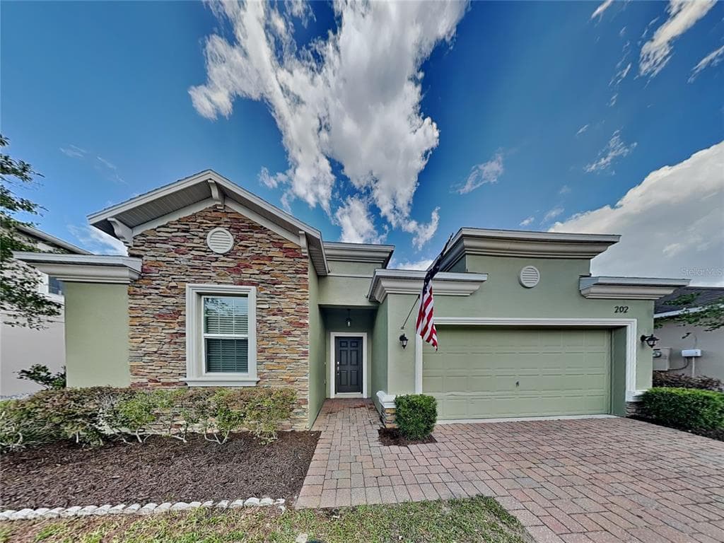 202 W FIESTA KEY LOOP DELAND, FL 32720