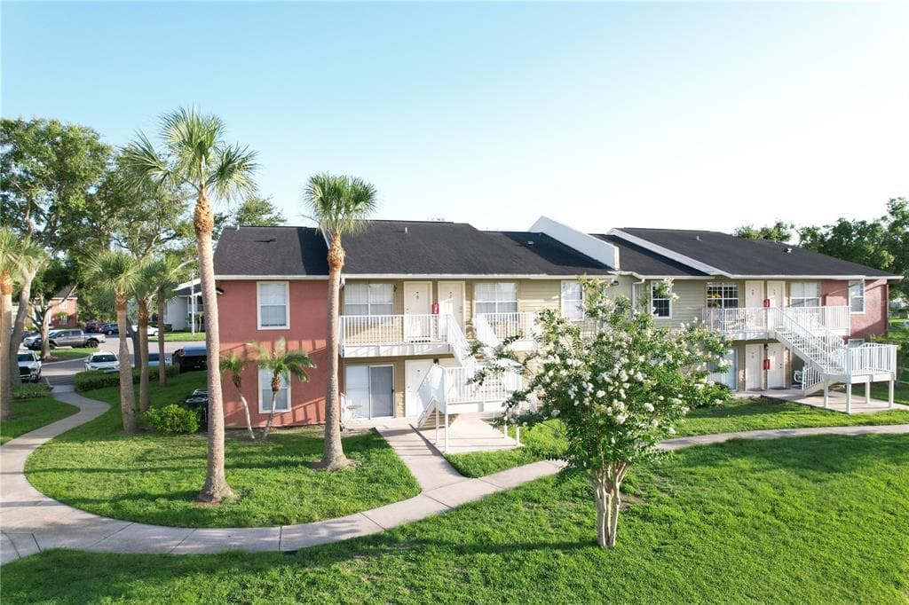 220 LAKE PARSONS GREEN UNIT 206 BRANDON, FL 33511