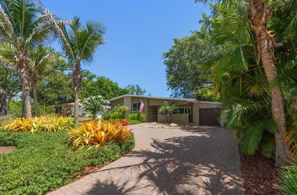 308 BARBARA CIRCLE BELLEAIR, FL 33756
