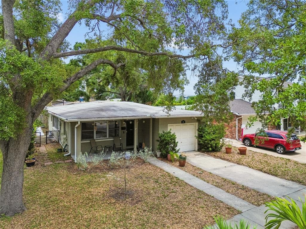 621 E DAVIS BOULEVARD TAMPA, FL 33606