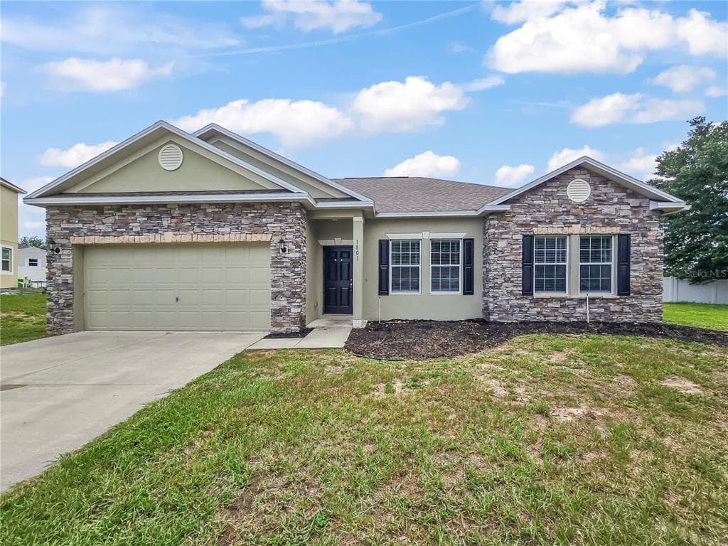 1801 HOOFPRINT COURT FRUITLAND PARK, FL 34731