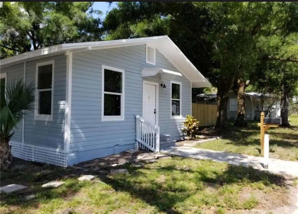 127 W SLIGH AVENUE TAMPA, FL 33604