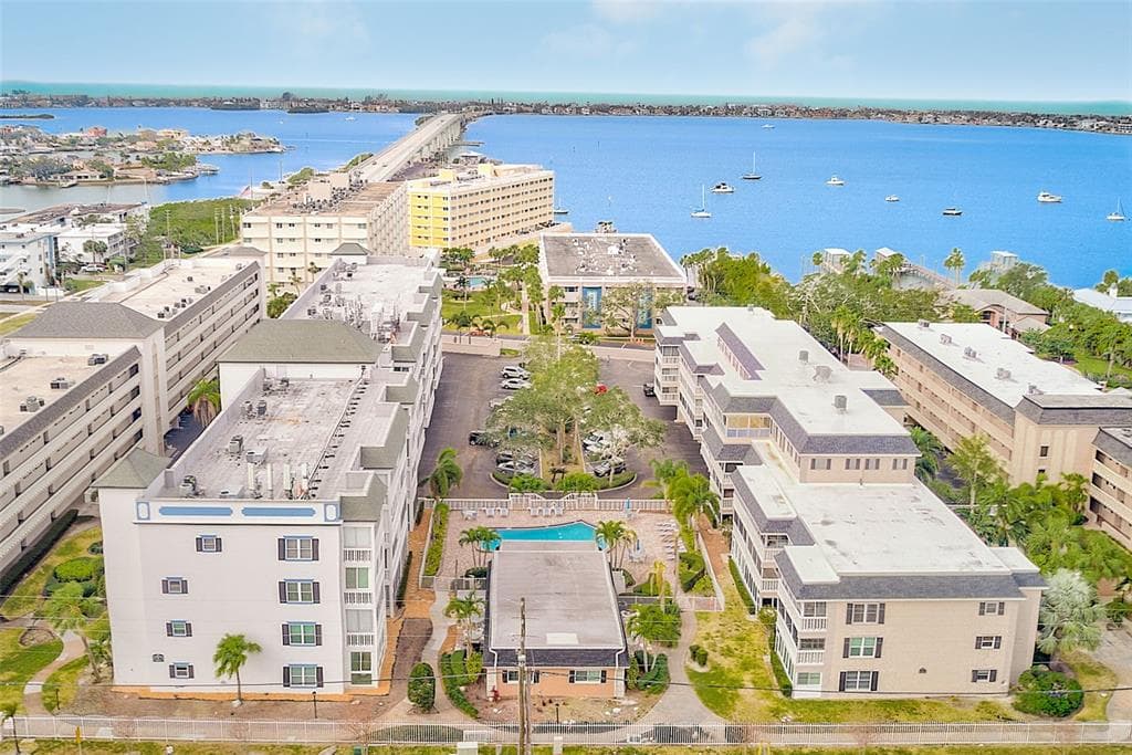 147 BLUFF VIEW DRIVE UNIT 304 LARGO, FL 33770