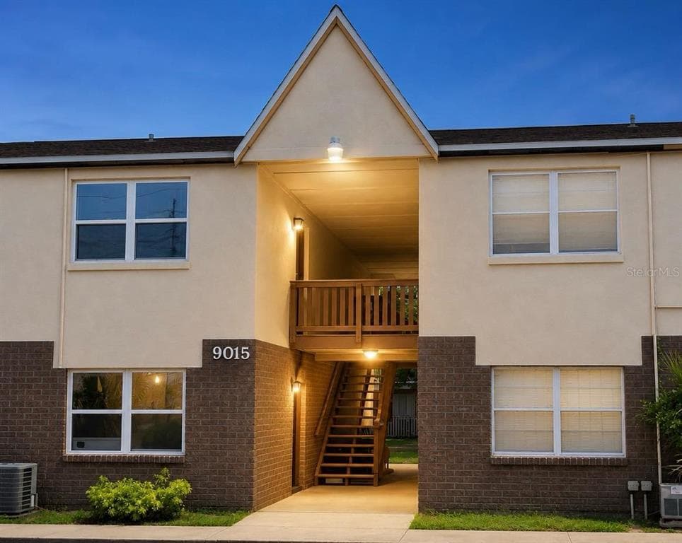 9015 WESTCHESTER CIRCLE UNIT 34 TAMPA, FL 33604