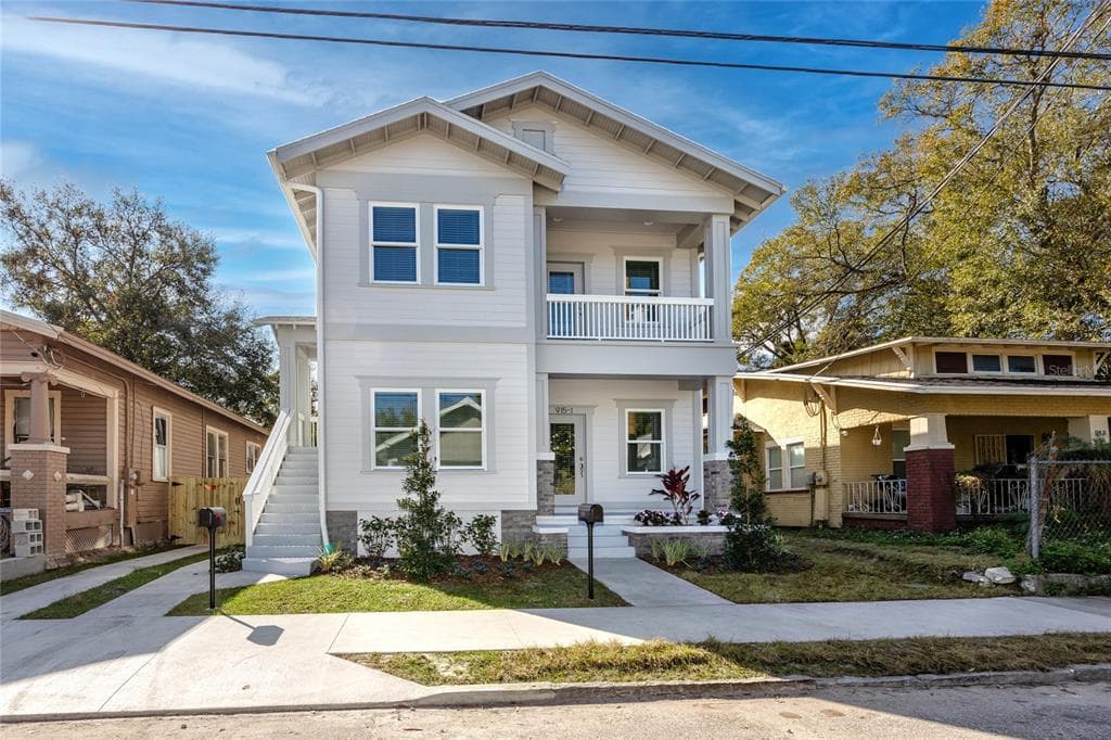915 E 15TH AVENUE UNIT 1