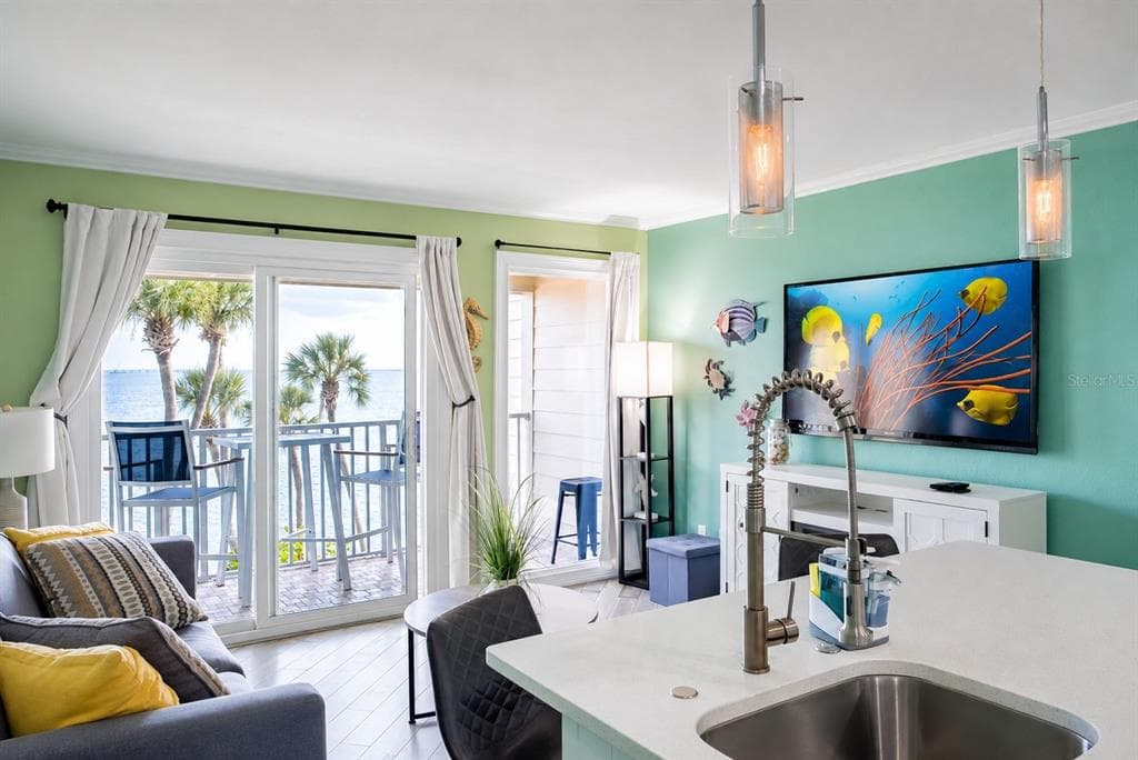 2506 N ROCKY POINT DRIVE UNIT 331