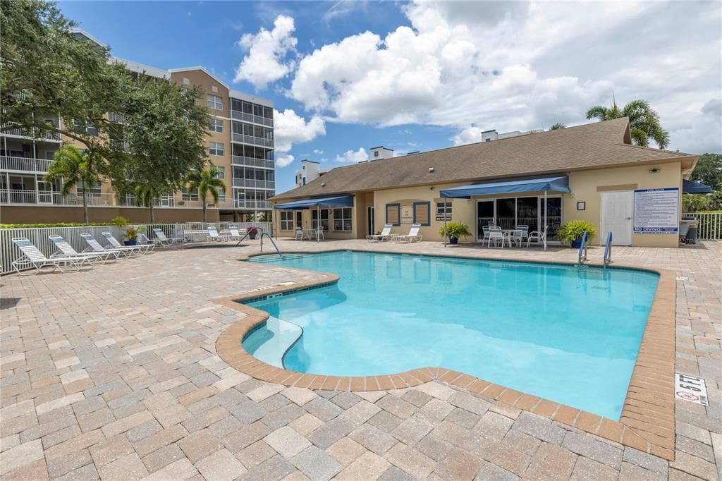 960 STARKEY ROAD UNIT 2202