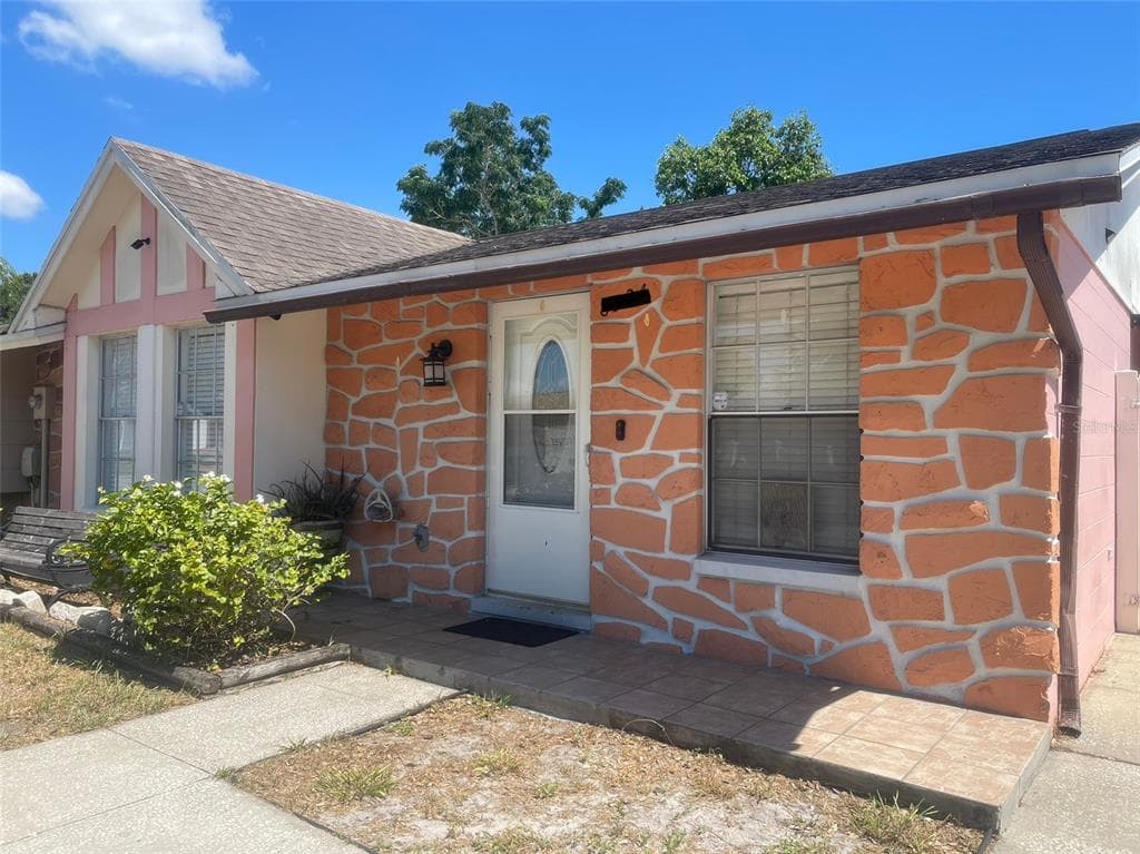 8524 CATALINA DRIVE TAMPA, FL 33615