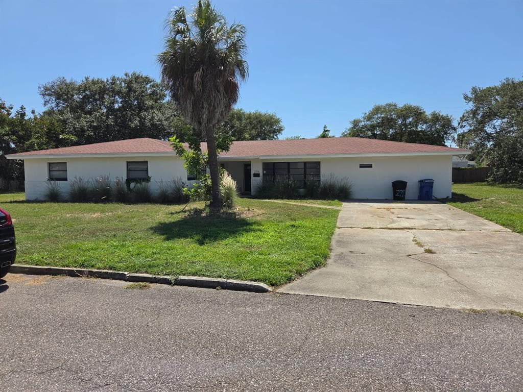 2711 QUEEN STREET S ST PETERSBURG, FL 33712