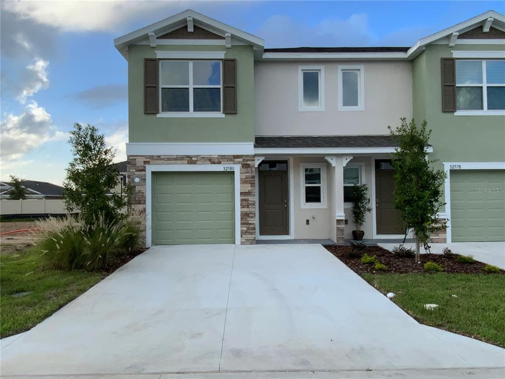 32580 MIDSUMMER NIGHT LANE WESLEY CHAPEL, FL 33543