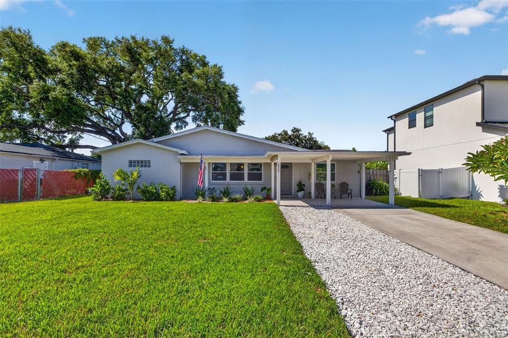 2920 W PEARL AVENUE TAMPA, FL 33611