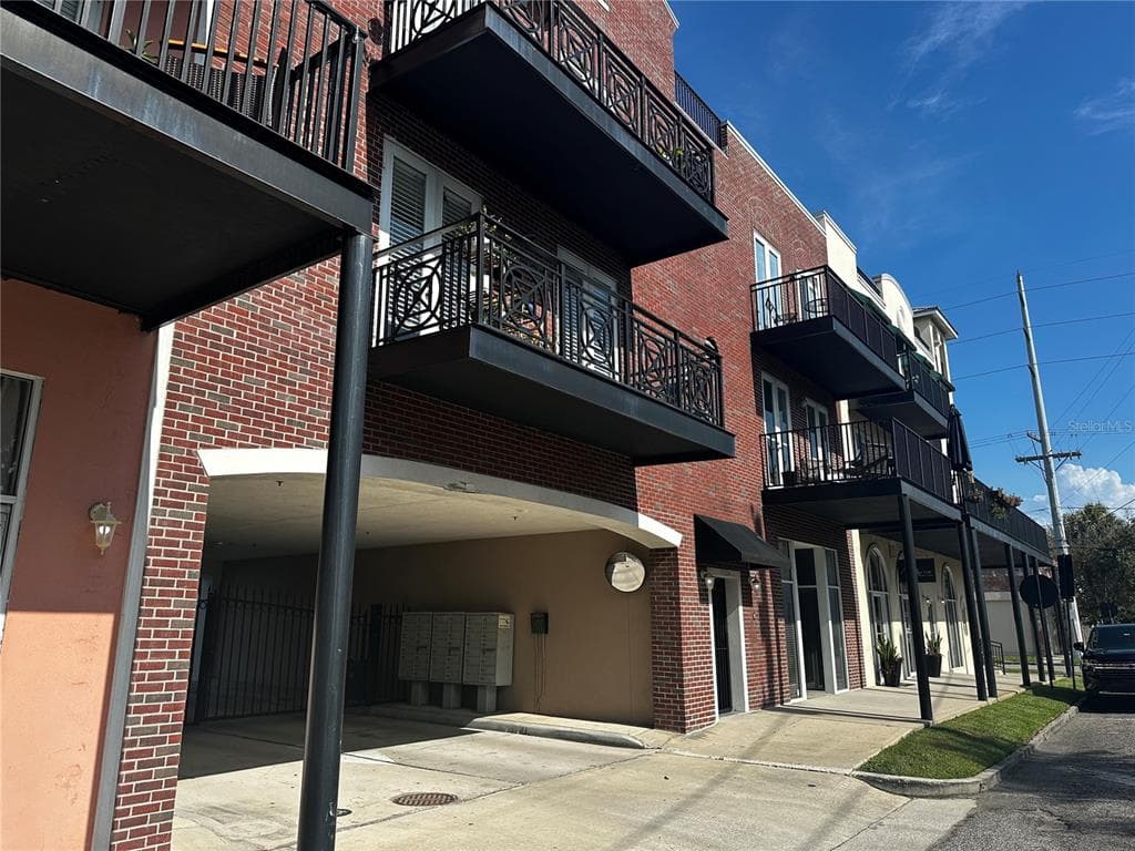 2002 E 5TH AVENUE UNIT 104