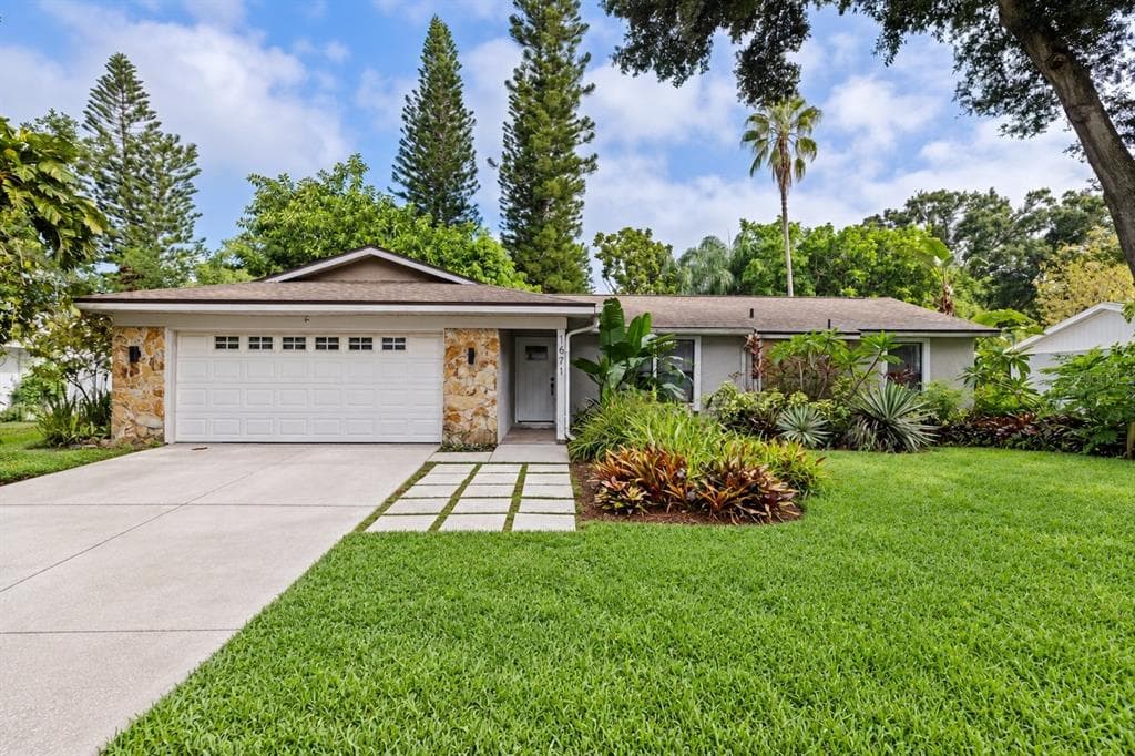 1671 CASTLEWOOD LANE PALM HARBOR, FL 34683