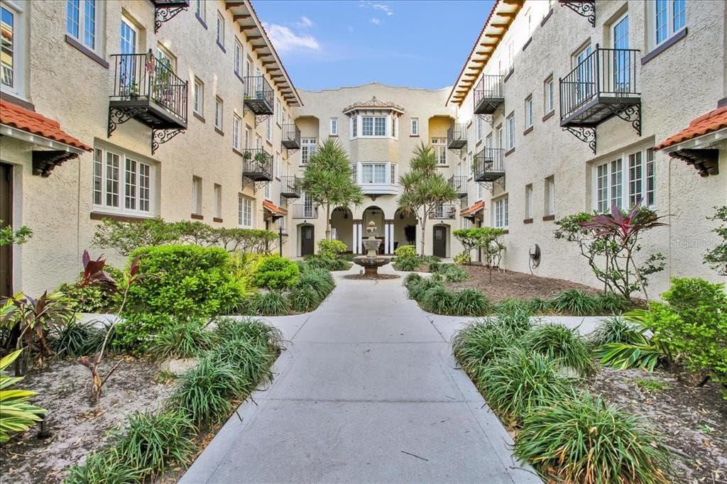 2117 W DEKLE AVENUE UNIT F3