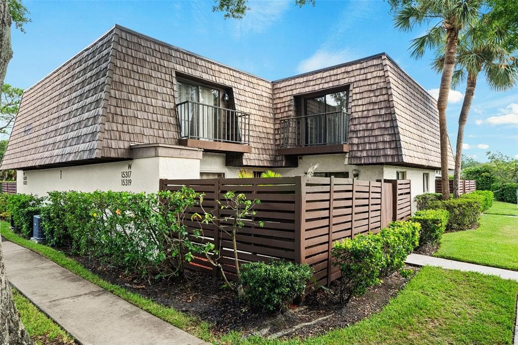 15319 W POND WOODS DRIVE UNIT 15319 TAMPA, FL 33618