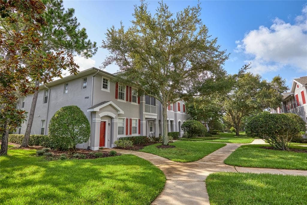 9410 GEORGIAN PARK LANE UNIT 105