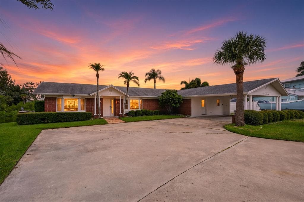 8727 BAY CREST LANE