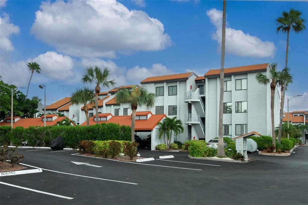 557 PINELLAS BAYWAY S UNIT 103 TIERRA VERDE, FL 33715