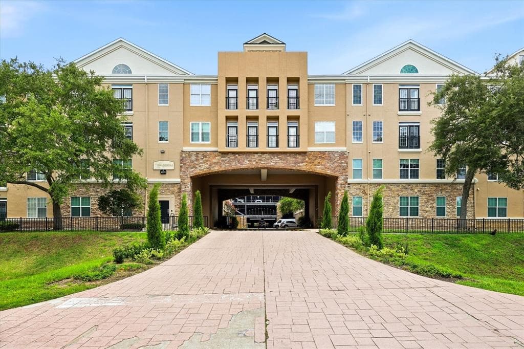 4221 W SPRUCE STREET UNIT 2101